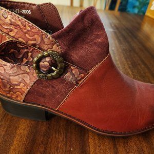 L'artiste red ankle boots